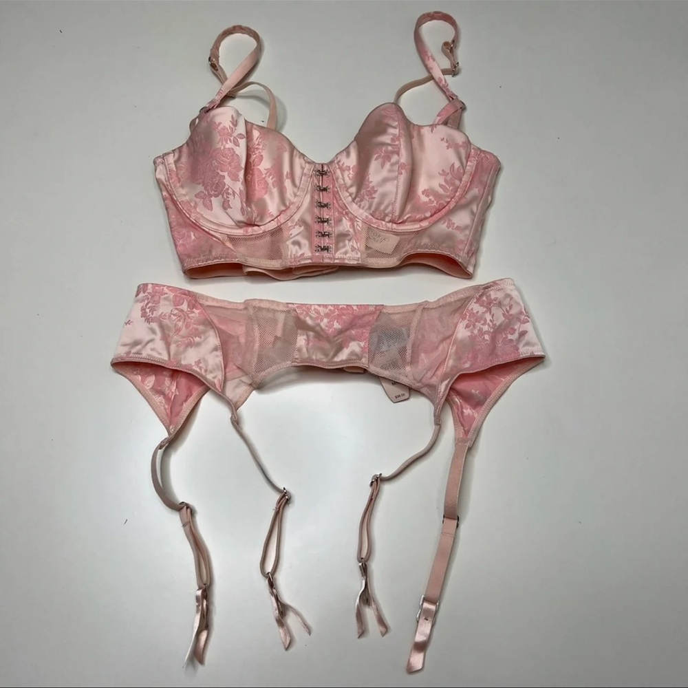 Two Piece Rare Deadstock VS Bustier Bra Y2K Lingerie Top & Garter Belt Set